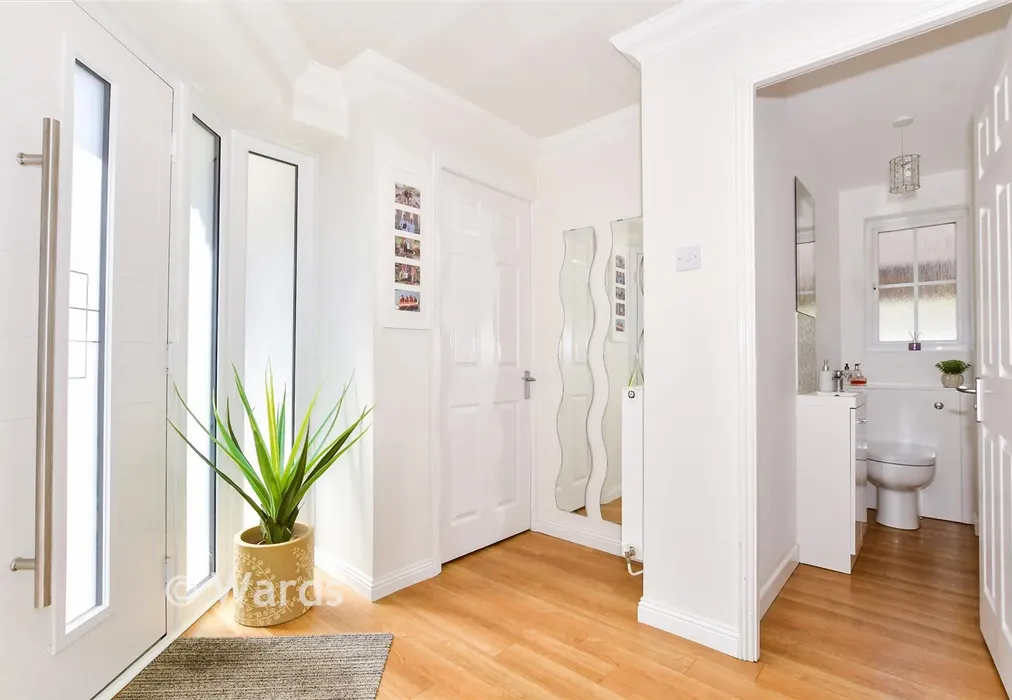 Entrance Hall - Lockham Farm Avenue, Boughton Monchelsea, Kent - Wards of Kent
