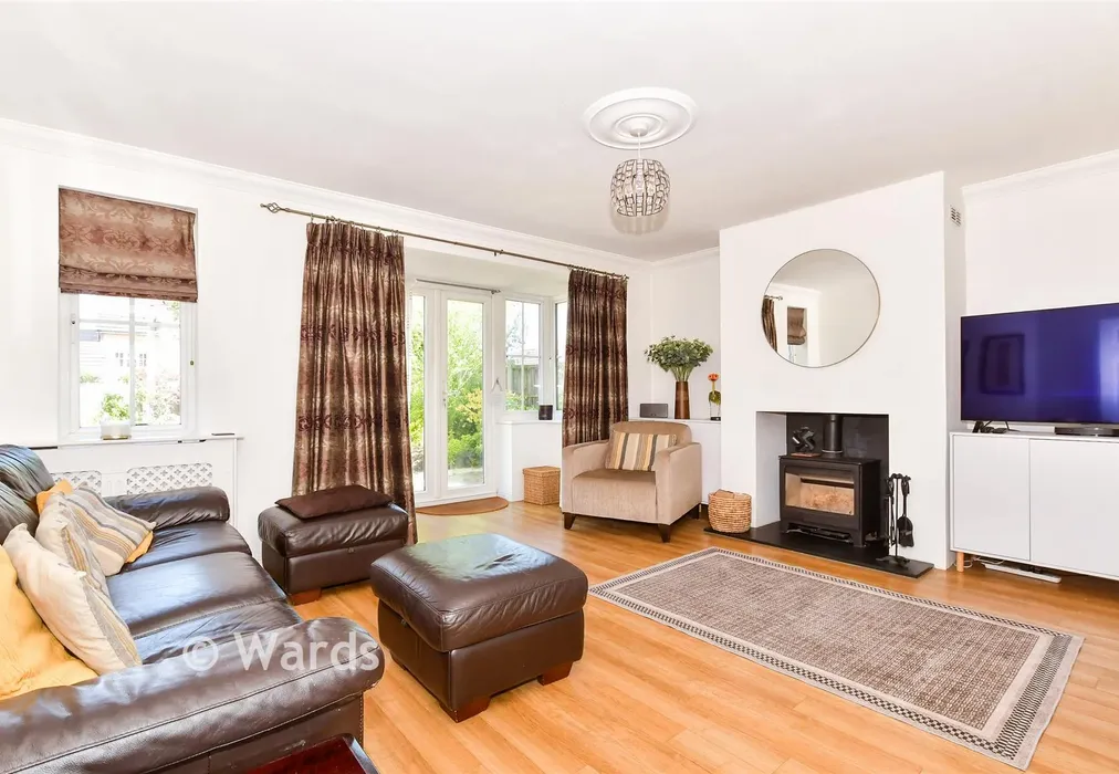 Lounge - Lockham Farm Avenue, Boughton Monchelsea, Kent - Wards of Kent
