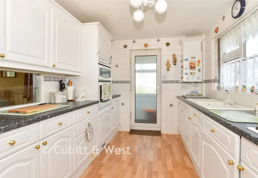 Kitchen - Southway, Littlehampton, West Sussex - Wards of Kent