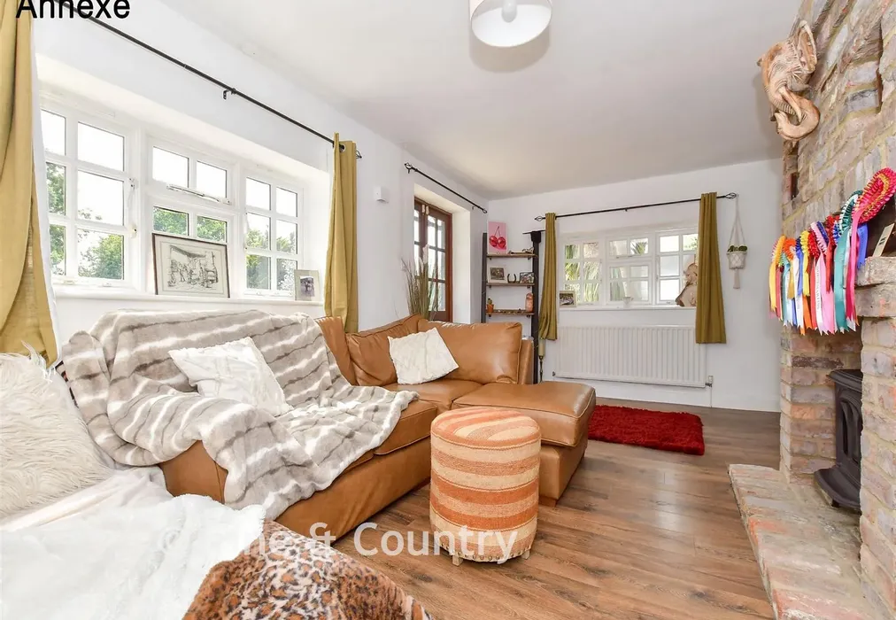Annexe Lounge - Sweechgate, Broad Oak, Kent - Wards of Kent