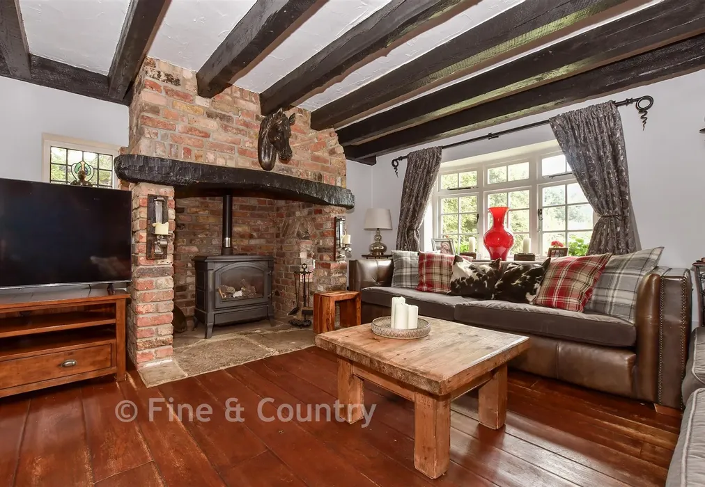 Lounge - Sweechgate, Broad Oak, Kent - Wards of Kent
