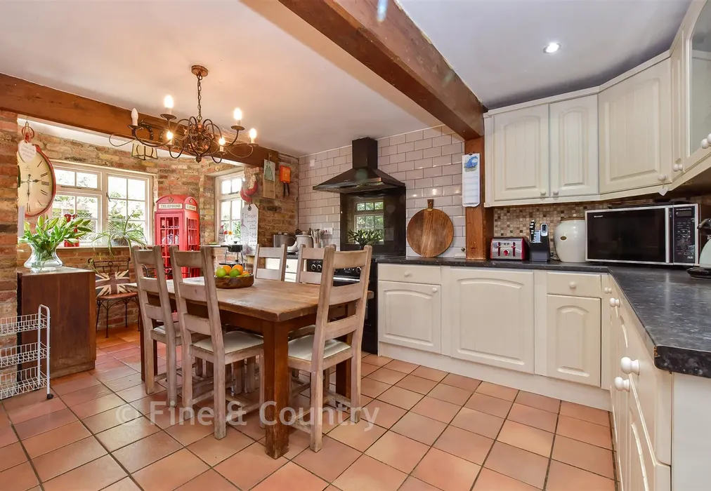 Kitchen - Sweechgate, Broad Oak, Kent - Wards of Kent