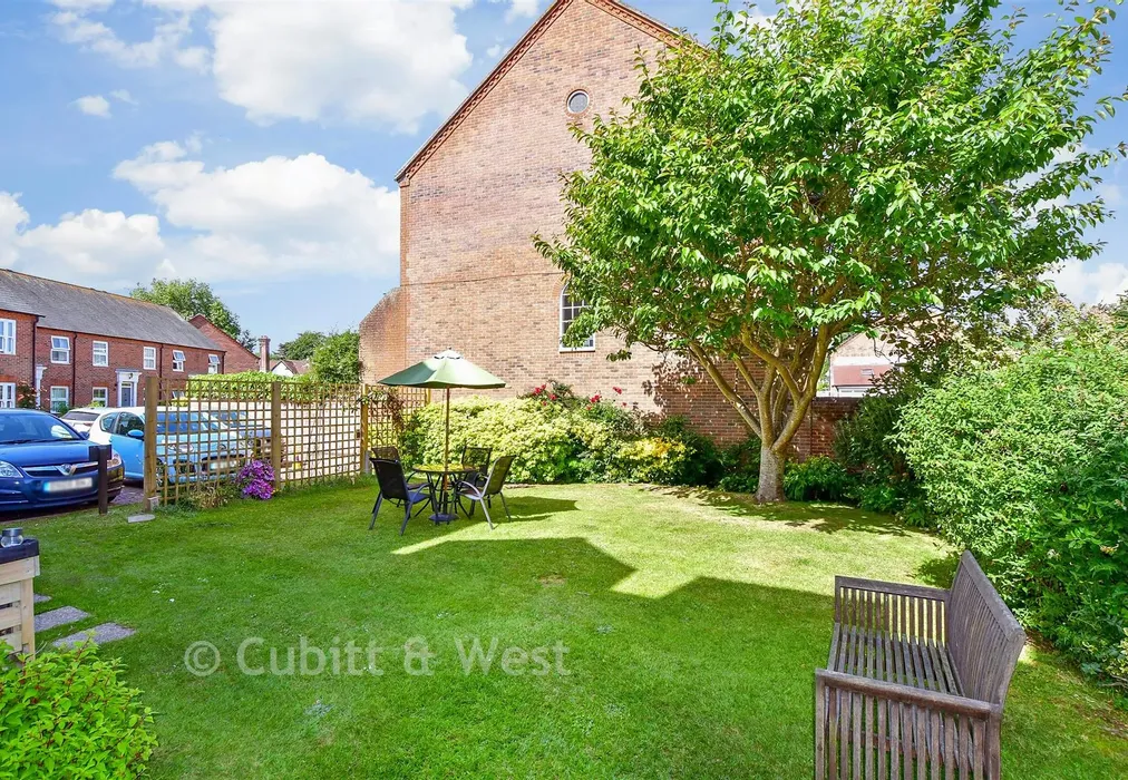 Communal Gardens - Henty Gardens, Chichester, West Sussex - Wards of Kent