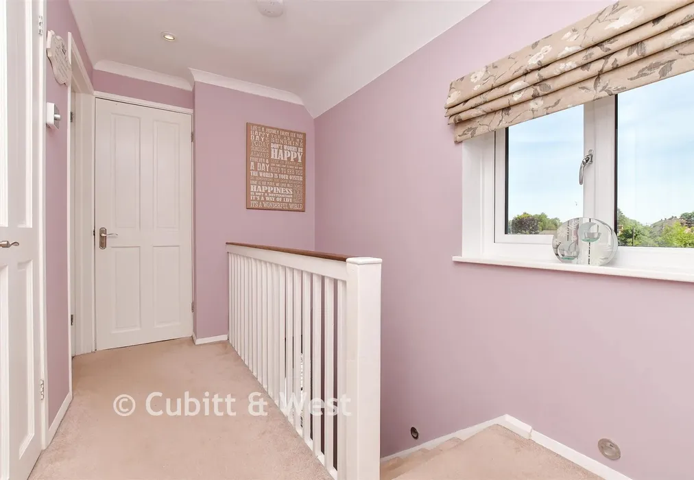 Landing - Styles End, Bookham, Leatherhead, Surrey - Wards of Kent
