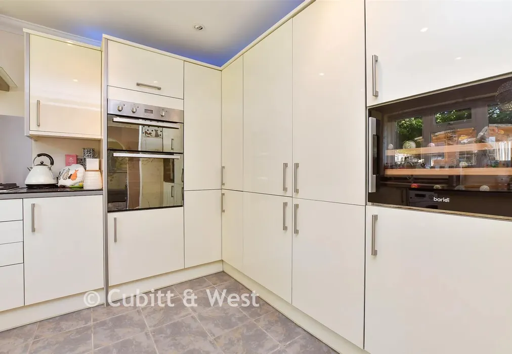 Kitchen/Diner - Styles End, Bookham, Leatherhead, Surrey - Wards of Kent
