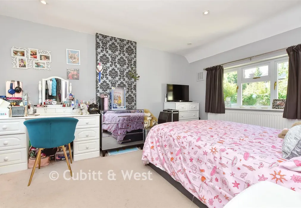 Bedroom 1 - Styles End, Bookham, Leatherhead, Surrey - Wards of Kent