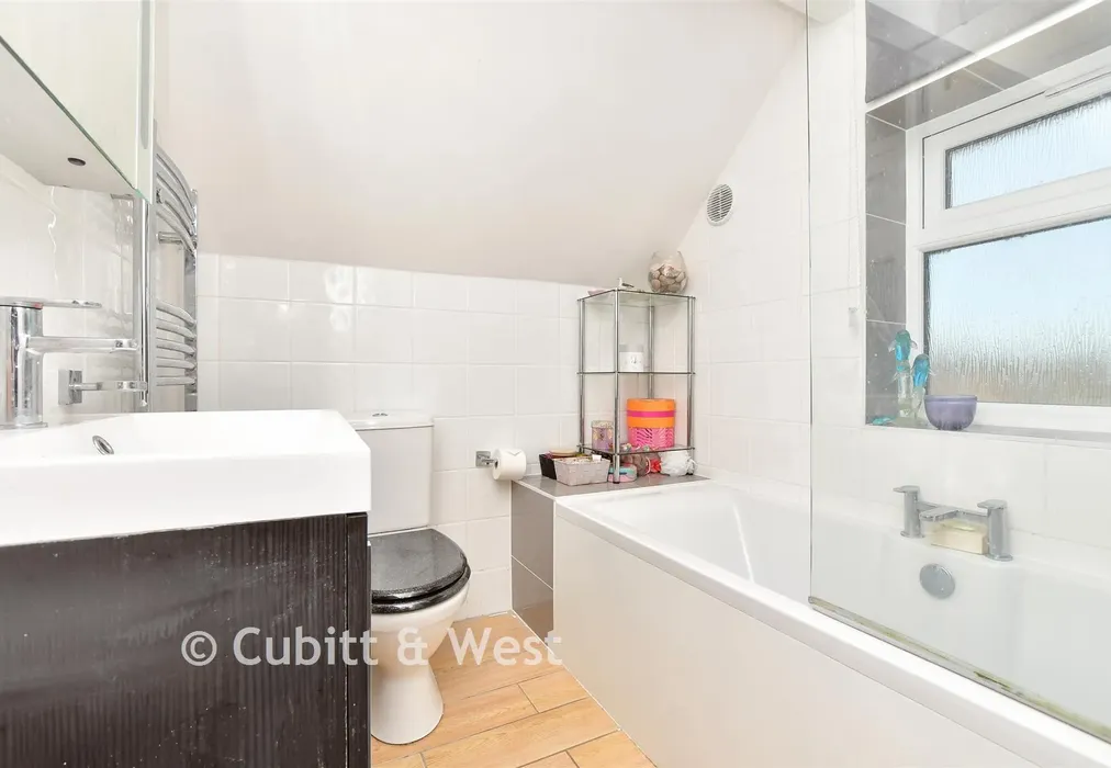 Bathroom - Styles End, Bookham, Leatherhead, Surrey - Wards of Kent