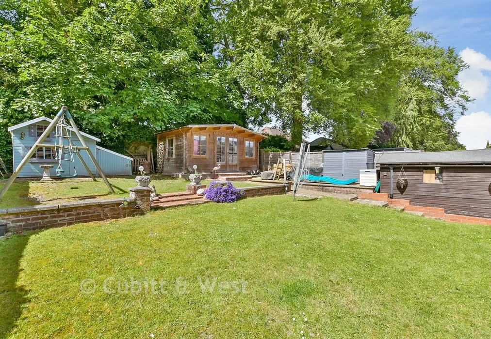 Rear Garden - Styles End, Bookham, Leatherhead, Surrey - Wards of Kent