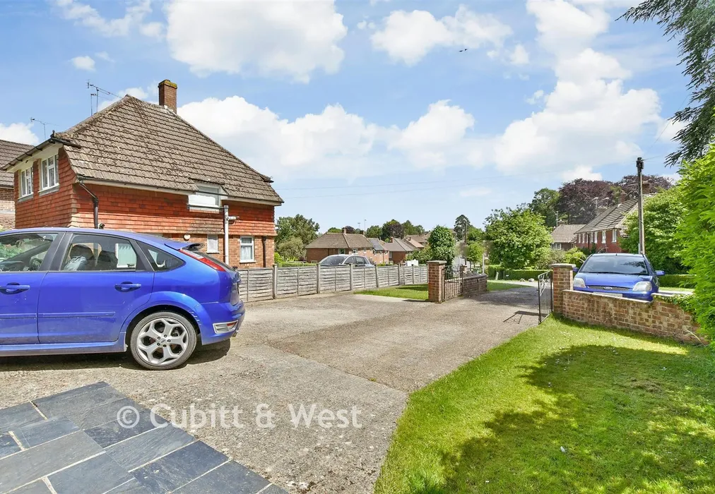 Driveway/Parking - Styles End, Bookham, Leatherhead, Surrey - Wards of Kent