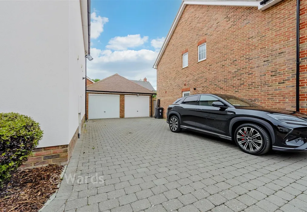 Driveway/Parking - Peacock Close, Greenhithe, Kent - Wards of Kent
