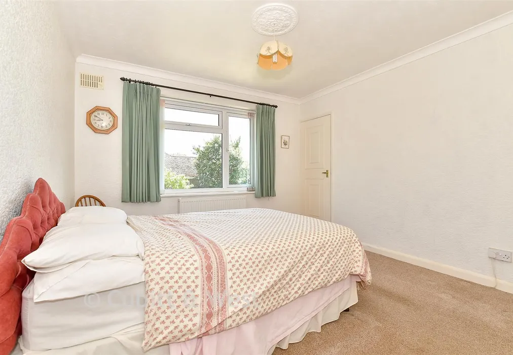 Bedroom 1 - Coldharbour Lane, Punnetts Town, Heathfield, East Sussex - Wards of Kent