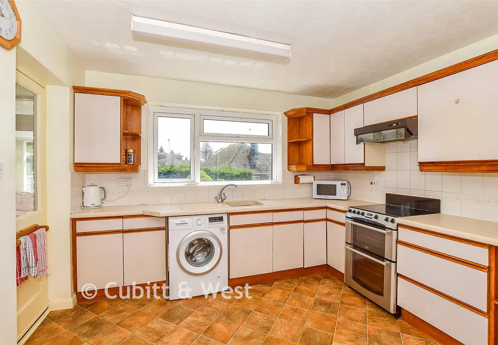 Kitchen - Coldharbour Lane, Punnetts Town, Heathfield, East Sussex - Wards of Kent
