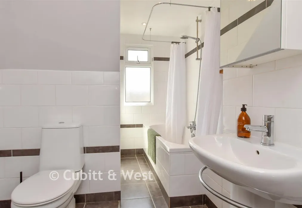 Bathroom - McWilliam Road, Woodingdean, Brighton, East Sussex - Wards of Kent
