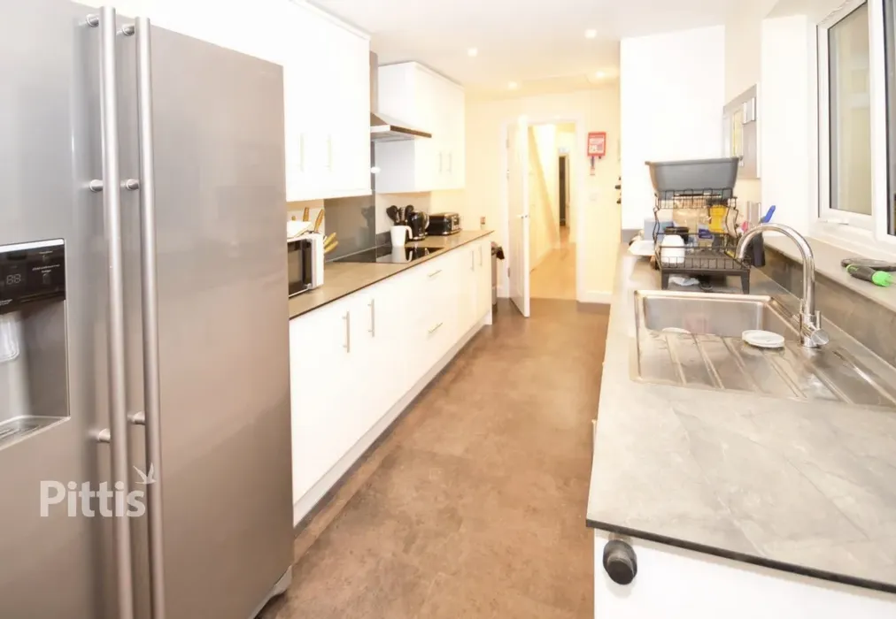 kitchen - Carisbrooke Road Newport PO30 - Wards of Kent