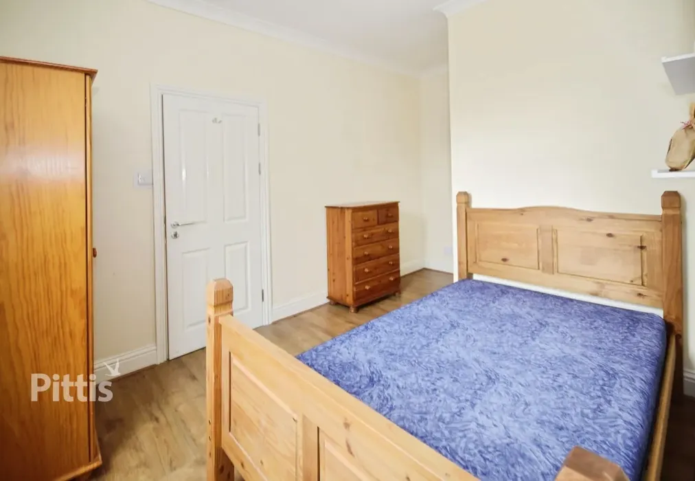 room - Carisbrooke Road Newport PO30 - Wards of Kent