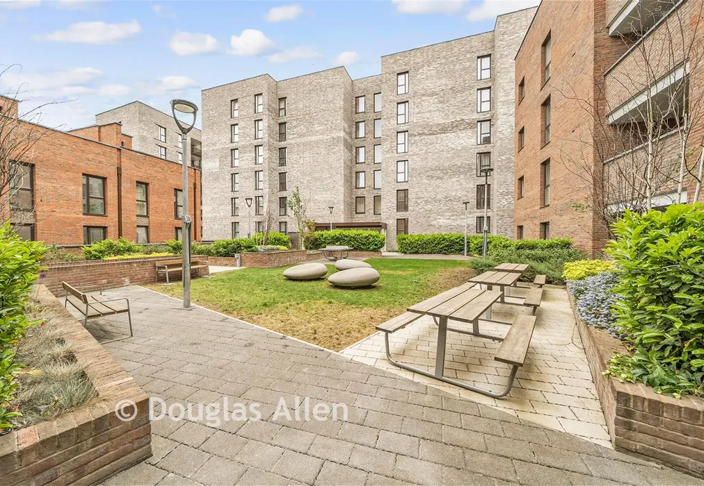 Communal Garden - Kings Hill, Barking, Essex - Wards of Kent