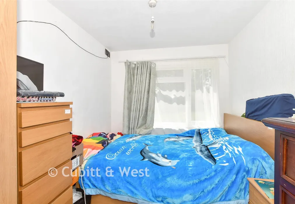 Bedroom 2 - Doods Road, Reigate, Surrey - Wards of Kent