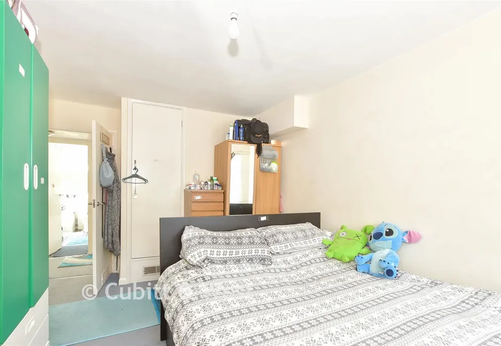Bedroom 1 - Doods Road, Reigate, Surrey - Wards of Kent