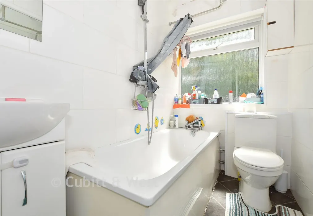 Bathroom - Doods Road, Reigate, Surrey - Wards of Kent