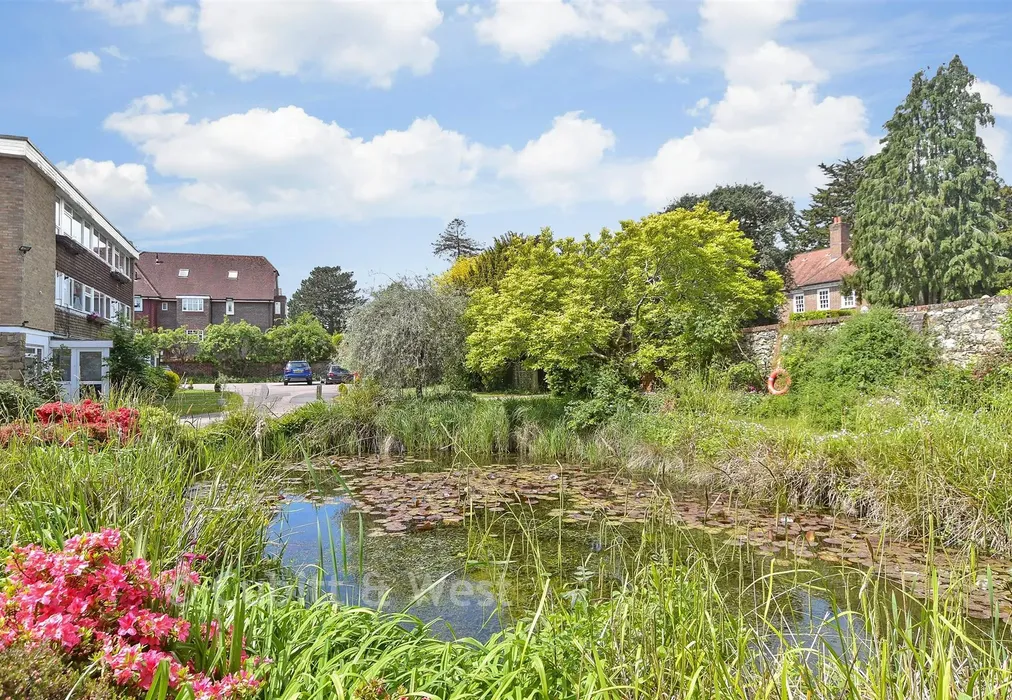 Communal Gardens - Doods Road, Reigate, Surrey - Wards of Kent