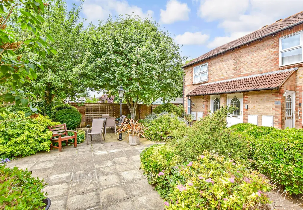 Communal Gardens - Melbourne Road, Chichester, West Sussex - Wards of Kent