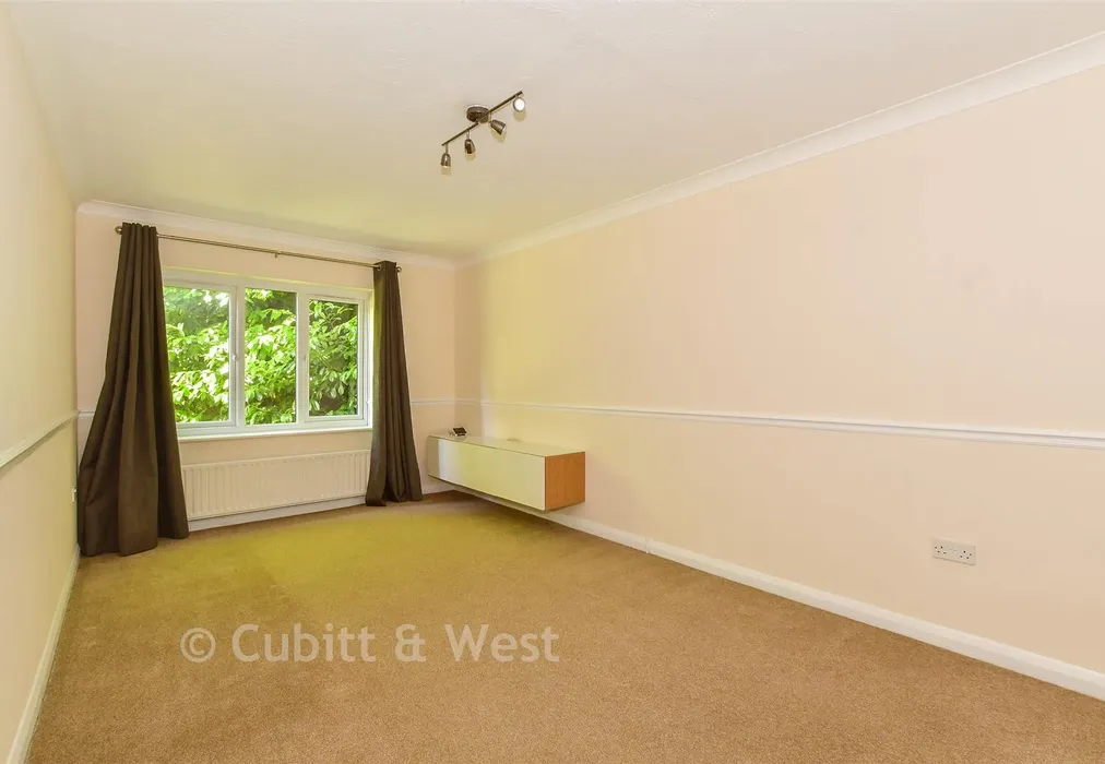 Lounge/Dining Room - Brighton Road, Southgate, Crawley, West Sussex - Wards of Kent