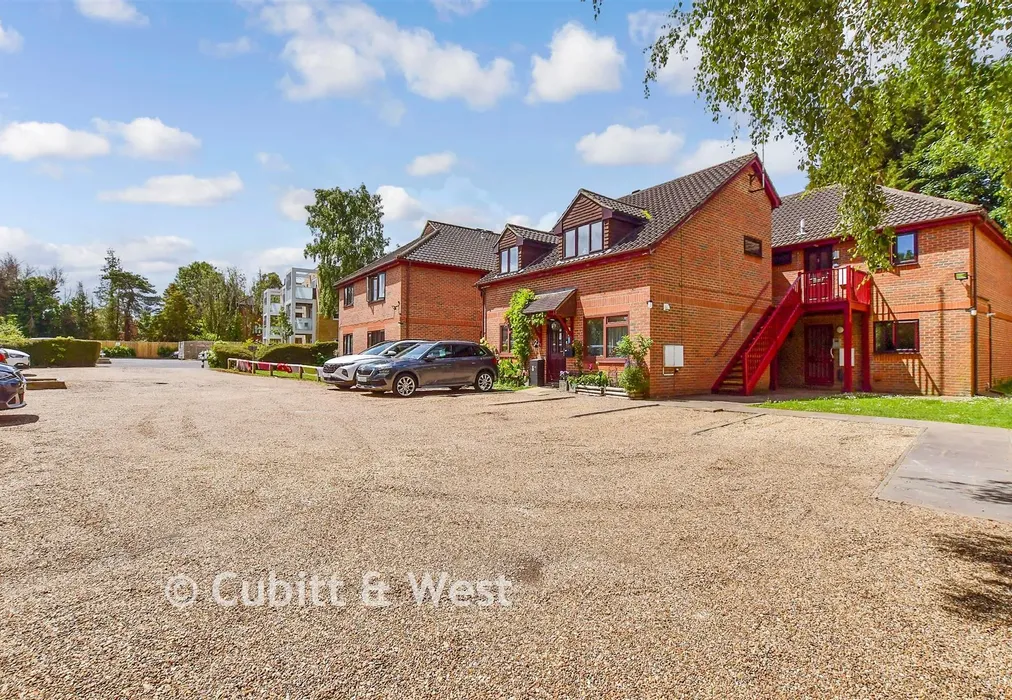 Driveway/Parking - Brighton Road, Southgate, Crawley, West Sussex - Wards of Kent