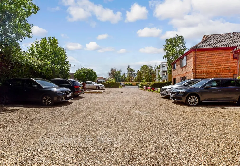 Driveway/Parking - Brighton Road, Southgate, Crawley, West Sussex - Wards of Kent