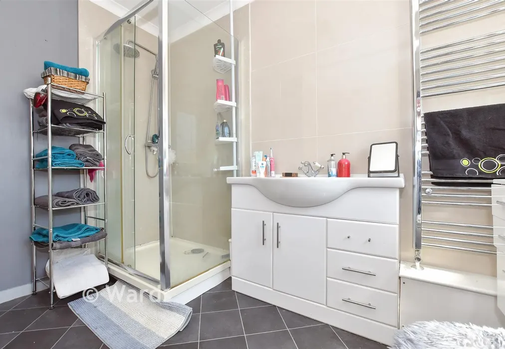 Bathroom - Canterbury Road, Brooksend, Birchington, Kent - Wards of Kent