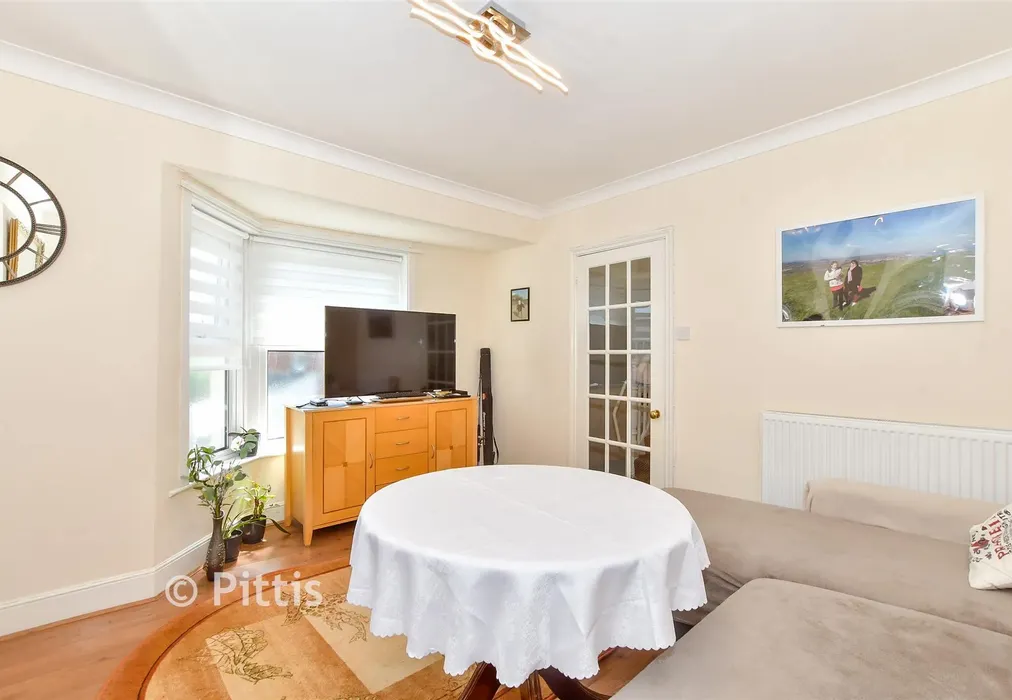 Lounge/Diner - Station Avenue, Sandown, Isle of Wight - Wards of Kent
