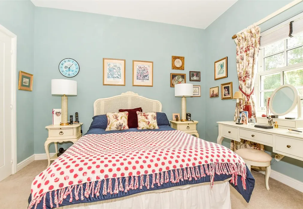 Bedroom 1 - Three Fields Road, Tenterden, Kent - Wards of Kent