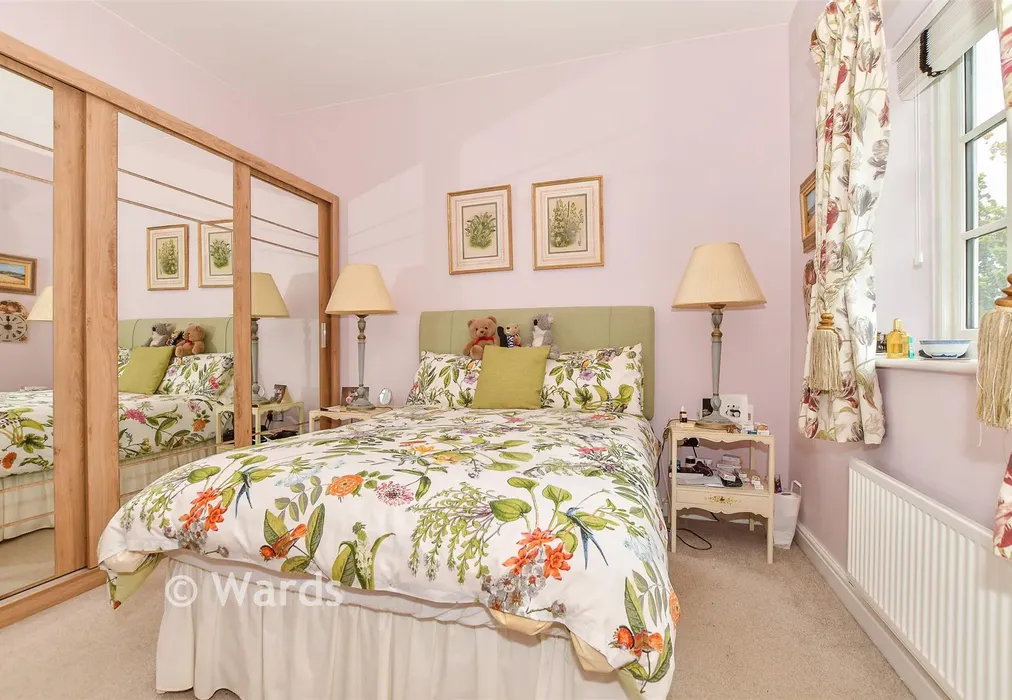 Bathroom - Three Fields Road, Tenterden, Kent - Wards of Kent