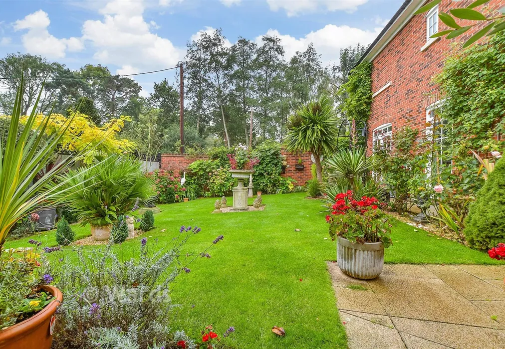 Rear Garden - Three Fields Road, Tenterden, Kent - Wards of Kent