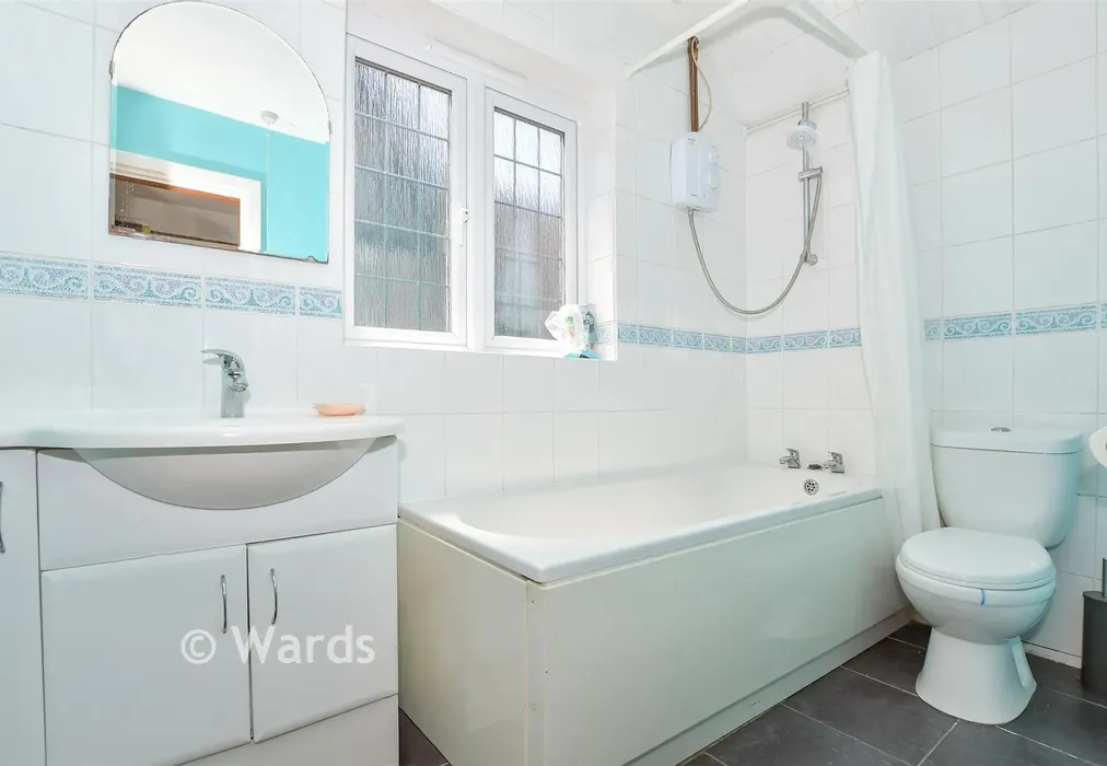 Bathroom - Loose Road, Maidstone, Kent - Wards of Kent