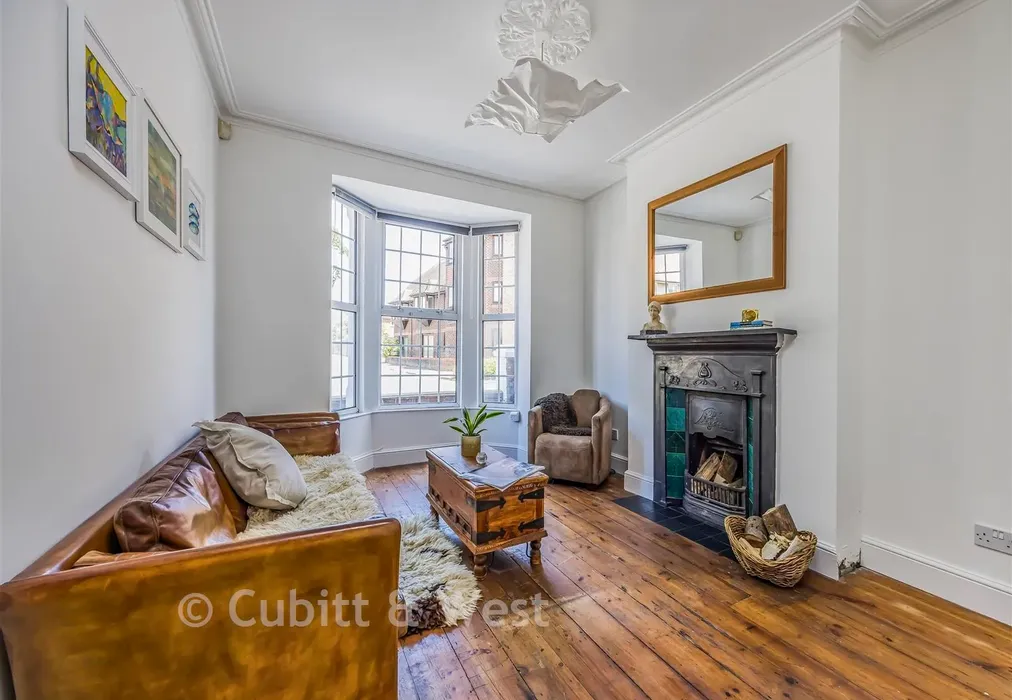 Lounge - West Street, Havant, Hampshire - Wards of Kent