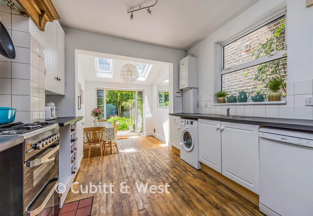 Kitchen - West Street, Havant, Hampshire - Wards of Kent