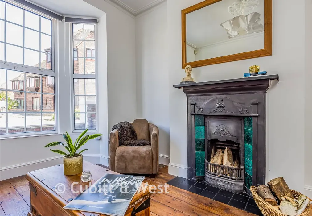 Lounge - West Street, Havant, Hampshire - Wards of Kent