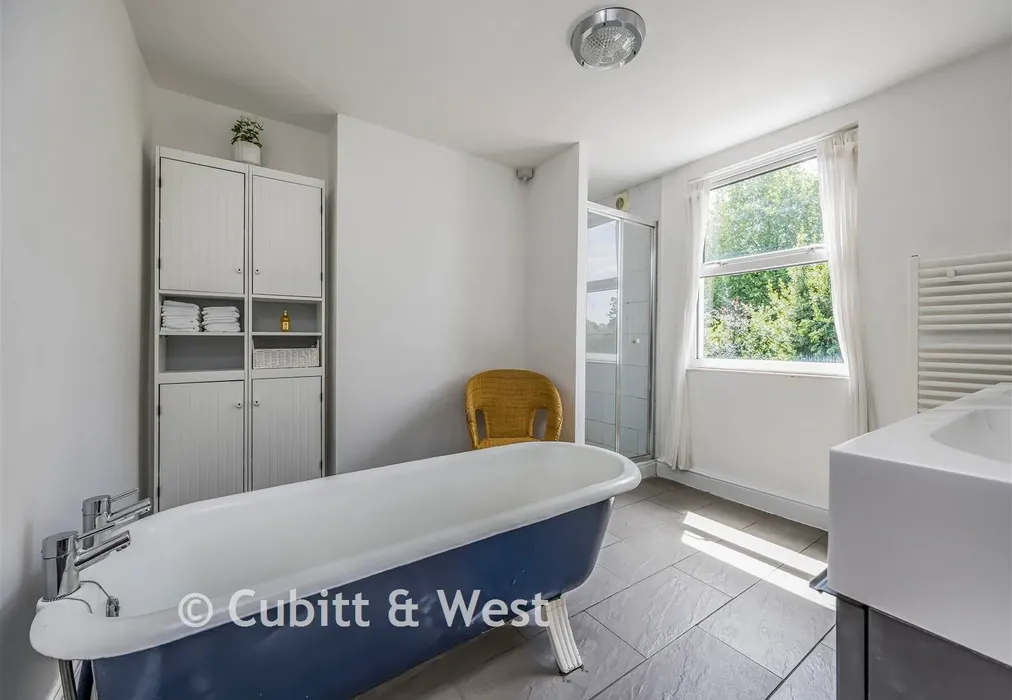 Bathroom (Bath) - West Street, Havant, Hampshire - Wards of Kent
