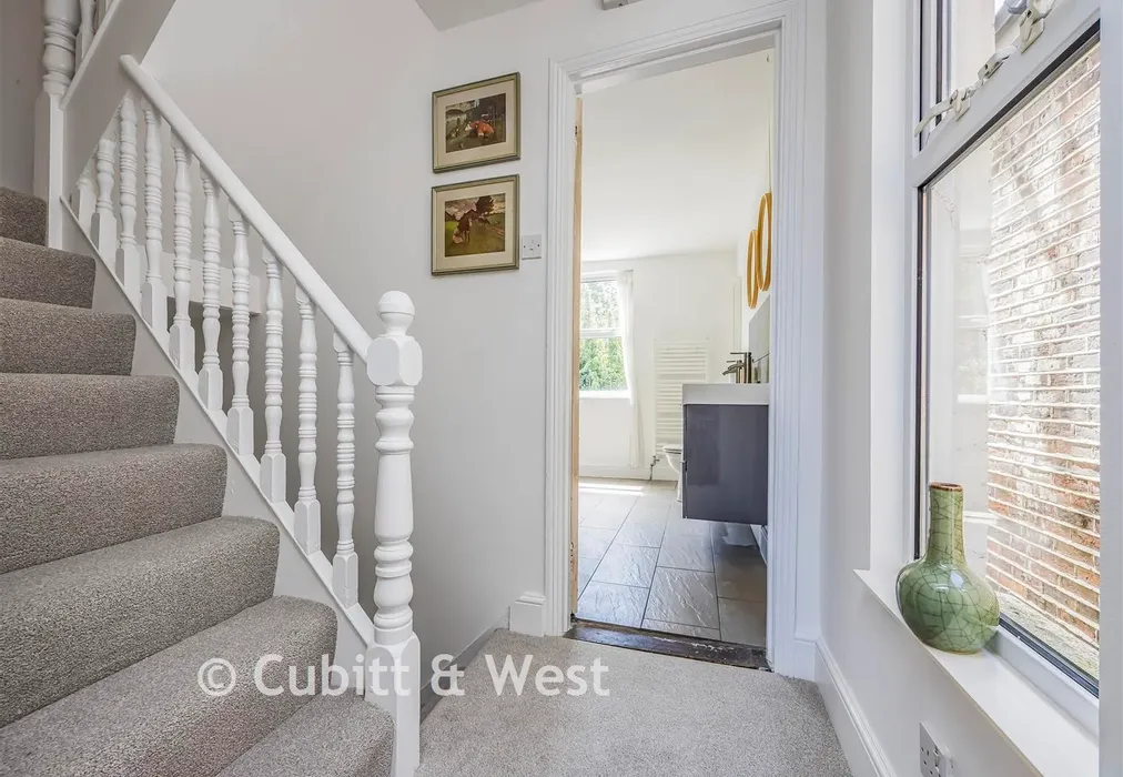 Landing 1st Floor - West Street, Havant, Hampshire - Wards of Kent