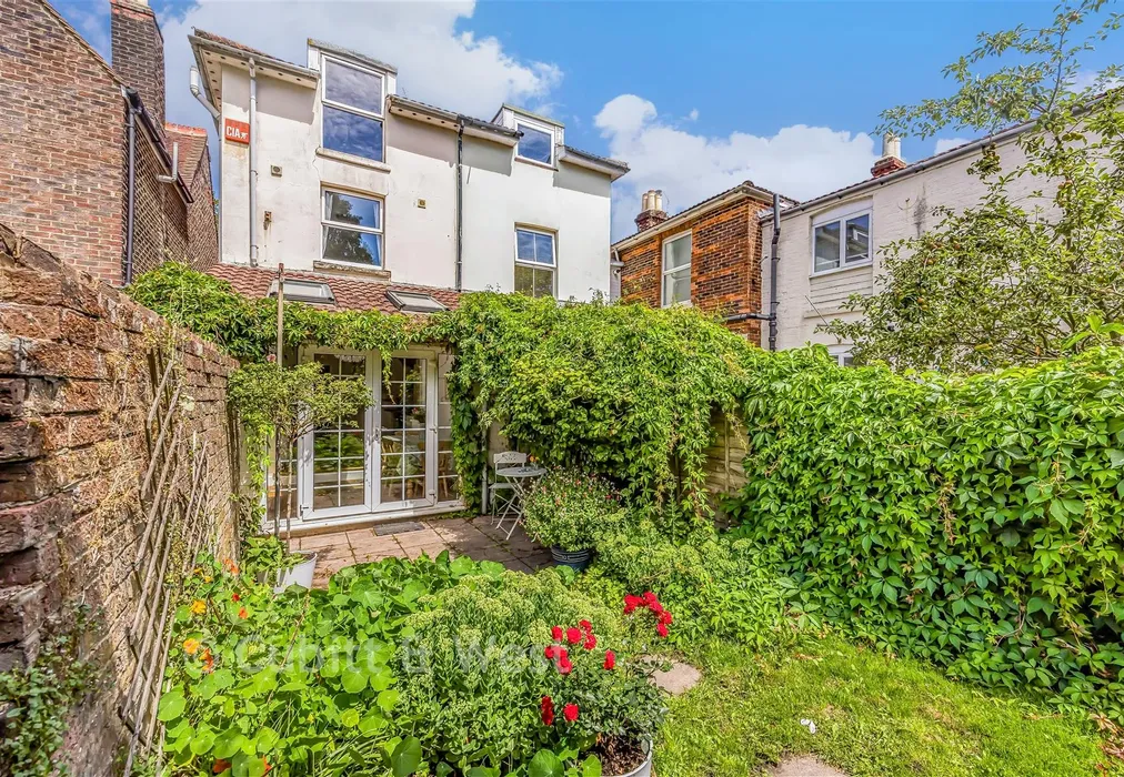 Rear Garden - West Street, Havant, Hampshire - Wards of Kent
