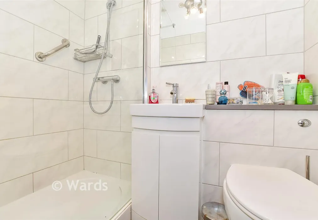 Shower Room - Welland Road, Tonbridge, Kent - Wards of Kent