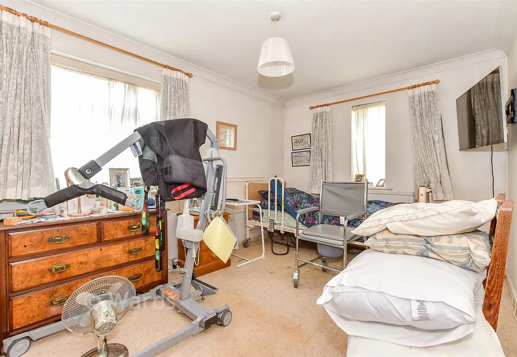 Bedroom 1 - Welland Road, Tonbridge, Kent - Wards of Kent