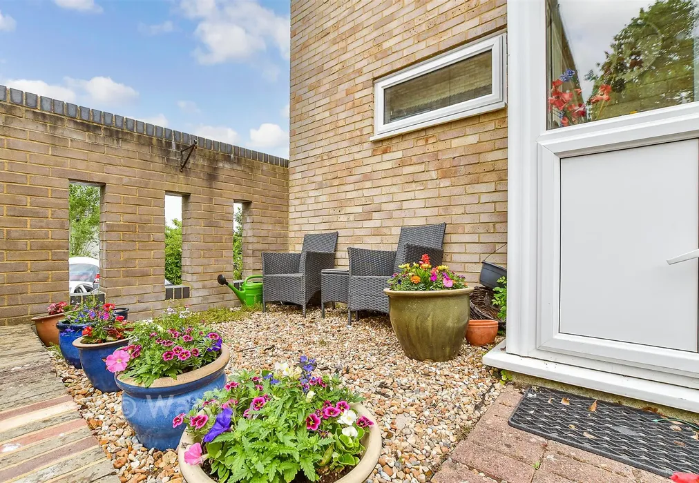 Patio / Decking - Welland Road, Tonbridge, Kent - Wards of Kent