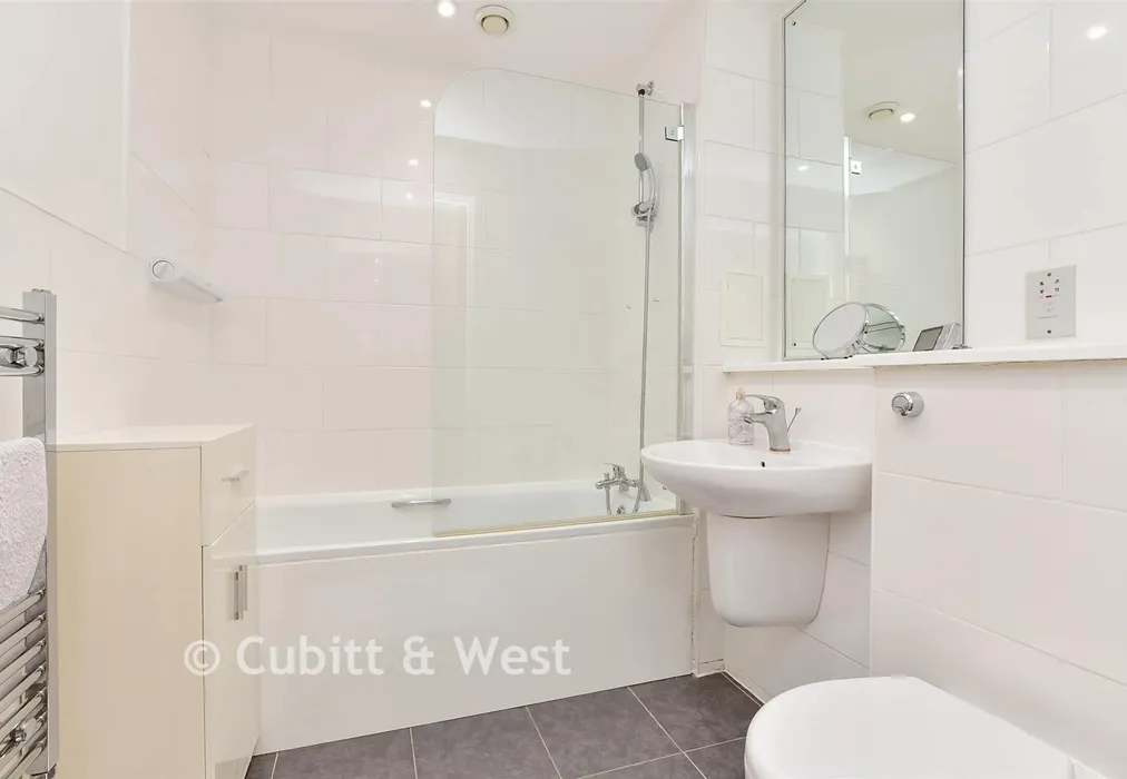 Bathroom - Talbot Close, Mitcham, Surrey - Wards of Kent