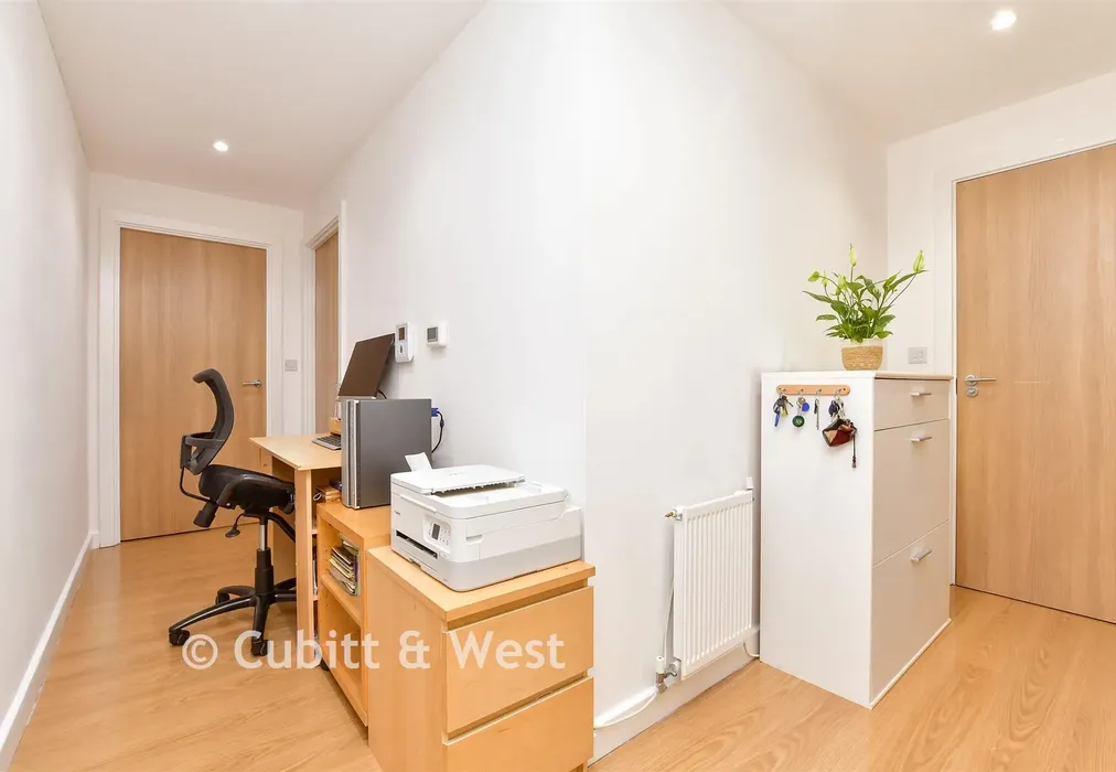 Entrance Hall - Talbot Close, Mitcham, Surrey - Wards of Kent