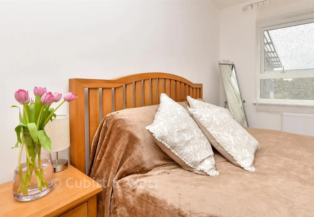 Internal Lifestyle Photograph - Talbot Close, Mitcham, Surrey - Wards of Kent