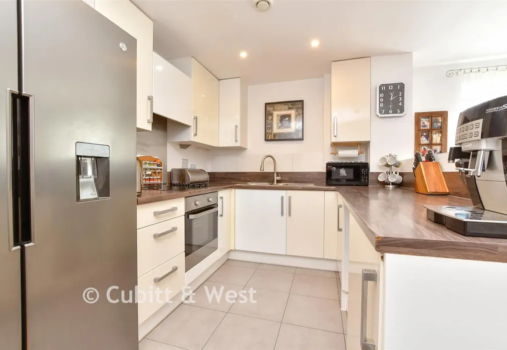 Lounge / Kitchen / Diner - Talbot Close, Mitcham, Surrey - Wards of Kent