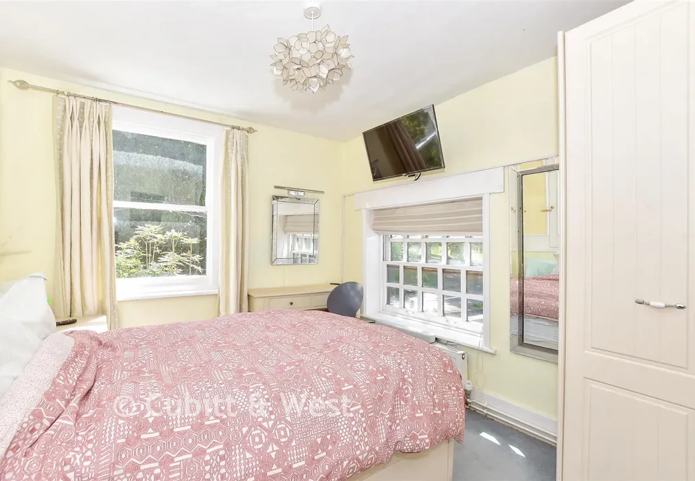 Bedroom 1 - Lumley Road, Emsworth, Hampshire - Wards of Kent
