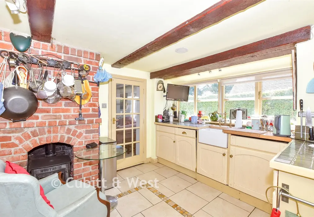 Kitchen - Lumley Road, Emsworth, Hampshire - Wards of Kent