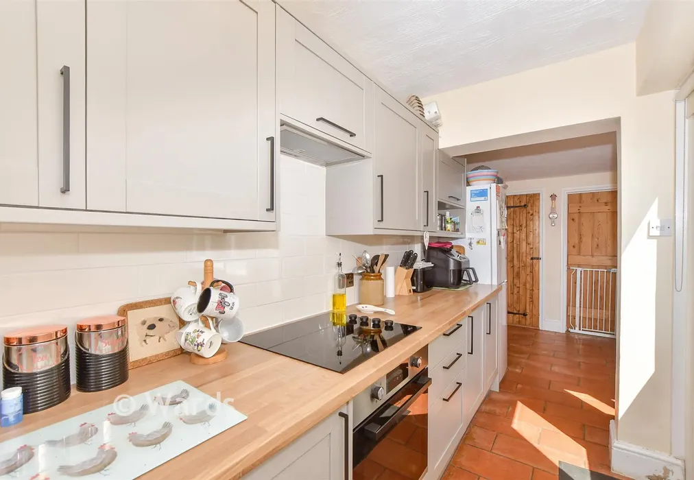 Kitchen - Maidstone Road, Staplehurst, Kent - Wards of Kent
